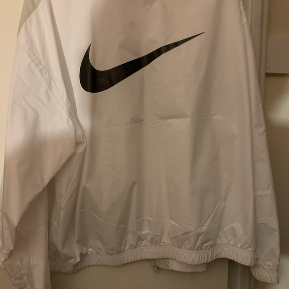 Women’s Nike Rain Utility Jacket - Picture 3 of 4